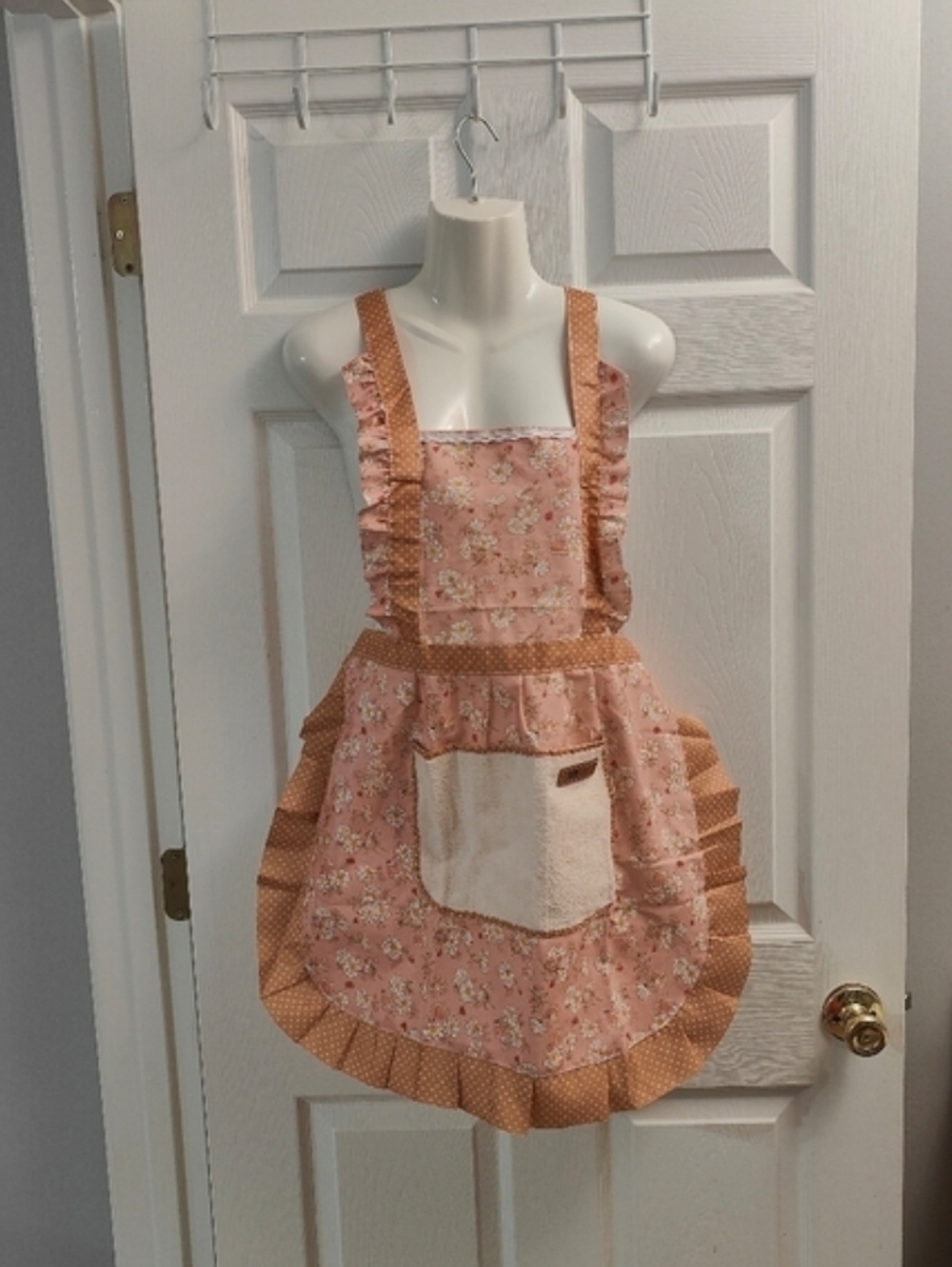 Pink Apron With Pockets Vintage Style NWT - Picture 3 of 3